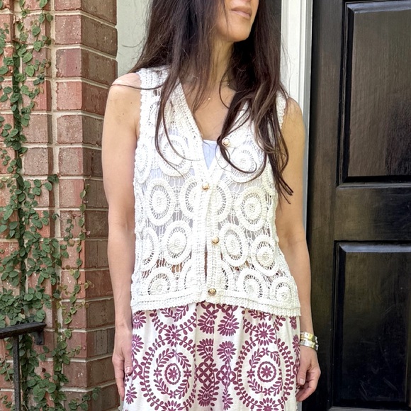 ShopEvelynne White Crochet Vest - Picture 1 of 3